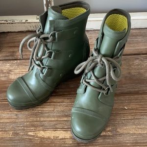 Brand New Sorel heeled booties